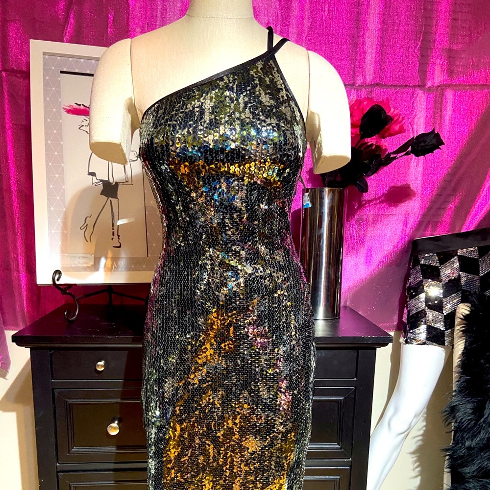 Gold tone sequins dress